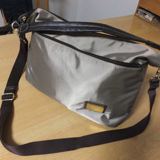 バッグ　ベージュ　新品です。