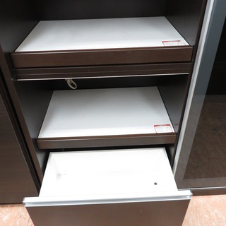 引取限定】ガラス戸 食器棚 ダークブラウン【小倉南区葛原東】