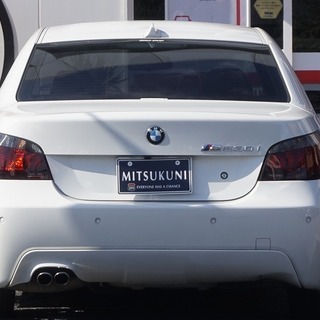 自社ローン専門中古車販売店！☆平成１８年　BMW　530i　Mスポーツ　白！☆　HDDナビ　キーレス　車高調　☆　完全自社ローン【誰でも車がローンで買えます】 　※金利０％ 5周年キャンペーン開催中！の画像