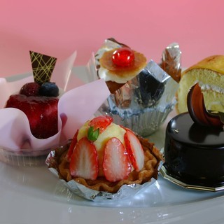 短期アルバイト23日・24日2日間のみクリスマスケーキの製造補助　時給1,000円　美味しい賄いつきの画像