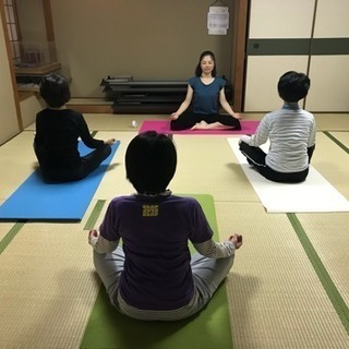 リラックスヨガ  池田駅前  毎週水曜　1時半〜　