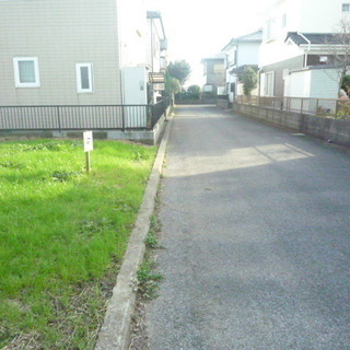 八街駅徒歩19分、公共下水道、上水道引込可、小、中学校近隣、役所・郵便局・銀行・ｽｰﾊﾟｰ等施設充実 − 千葉県
