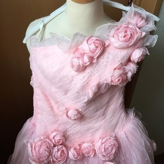 美品ピンク薔薇コサージュ付きウェディング カラードレスの画像