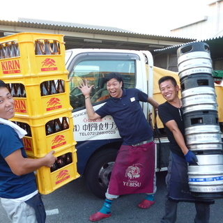 ２ｔトラックでのルート配送ドライバーの画像