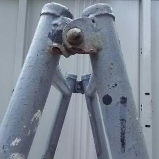 鉄製脚立の画像