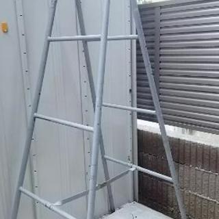 鉄製脚立の画像