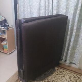 折り畳みソファーベッドの画像