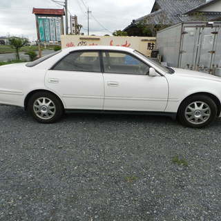 トヨタ　マーク2　GF-JZX100　IJZ2500cc　平成11年式　AT　白　スタットレスタイヤ付きの画像