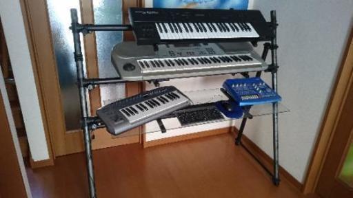 三段 キーボードスタンド商談中 (たばっち) 津の鍵盤楽器