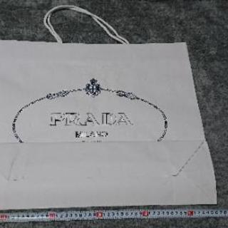 PRADAショップバックの画像