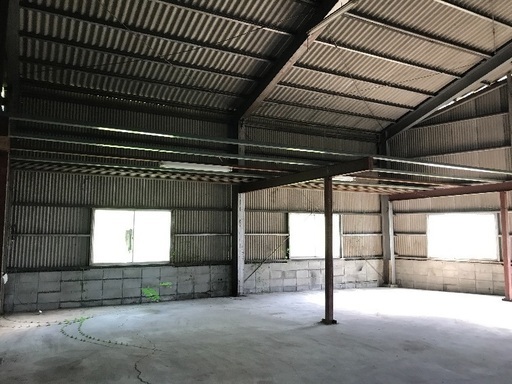 茨城町奥谷坂上シャッター付倉庫付の借地貸倉庫資材置き場