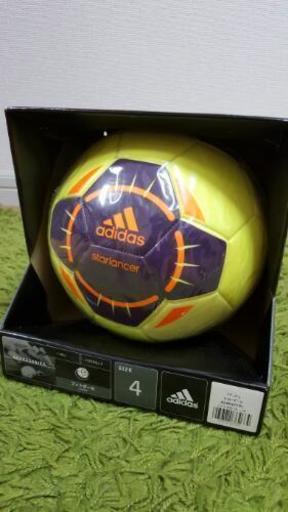 サッカーボール　４号　新品
