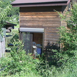 電気窯と灯油窯と電動ろくろとコンプレッサを備えた陶芸工房付きの山荘