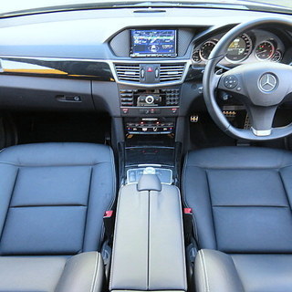 メルセデス・ベンツ EクラスワゴンE350 ブルーテック アバンギャルド　AMGスポーツ+リヤエンターカスタム （オブシディアンブラック）の画像