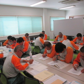6ｔユニック車ドライバー／管内のみで残業ほぼなし！の画像