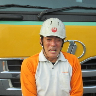 週休二日制の4ｔウイングトラックドライバー／正社員採用！の画像