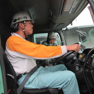 大型ウイングトラックドライバー（10t中距離運転手）　大型免許取得支援制度あり！の画像