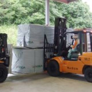 フォークリフトオペレーター・構内作業員／免許取得支援制度あり！