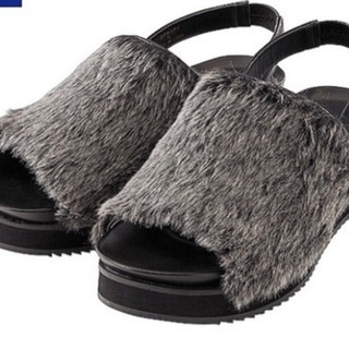 値下げ【新品】〈サンダル〉フェイクファーサンダルの画像