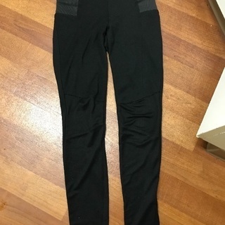 ブラックパンツ