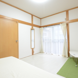 バイク＆自転車ガレージ付きハウス全部屋29800円！個室広々６畳以上！男女可能!日暮里各駅まで各駅16分!大型無料ガレージ完備、バイク自転車使い方自由 ! - 足立区