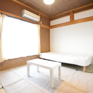 バイク＆自転車ガレージ付きハウス全部屋29800円！個室広々６畳以上！男女可能!日暮里各駅まで各駅16分!大型無料ガレージ完備、バイク自転車使い方自由 ! − 東京都