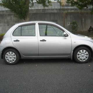 ★★支払総額15．８万円（圏内に限り）　年式　平成16年　車名　マーチ　色シルバー　車検２年付　★★の画像