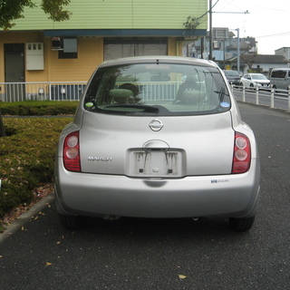 ★★支払総額15．８万円（圏内に限り）　年式　平成16年　車名　マーチ　色シルバー　車検２年付　★★の画像