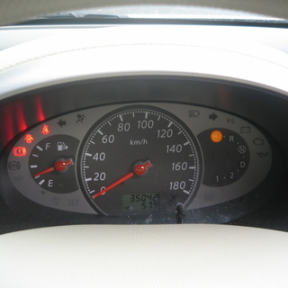 ★★支払総額15．８万円（圏内に限り）　年式　平成16年　車名　マーチ　色シルバー　車検２年付　★★の画像