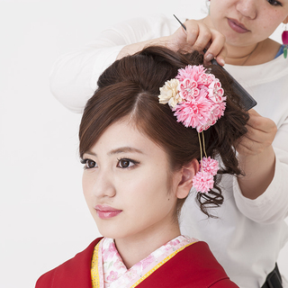 成人式ヘアメイクさん募集！　1月8日（成人の日）　