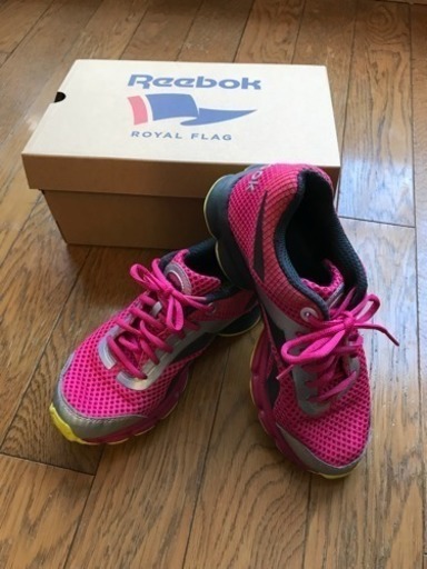 スニーカー Reebok runtone