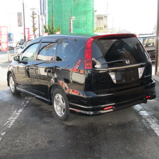 ★自社分割で車が買えます★ホンダストリーム平成15年式　ブラック　スポイラー＆社外ホイール付　３列シートの画像