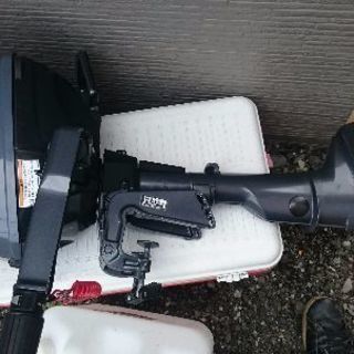 ヤマハ船外機２馬力古いけどボートあり