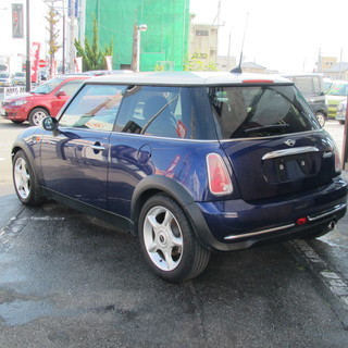 ★自社分割で車が買えます★MINICOOPER５ＭＴ ステアリング＆シフトノブオプション品の画像