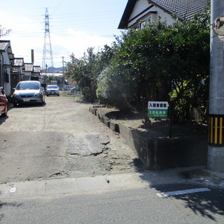 福岡。借家７軒分の防草工事