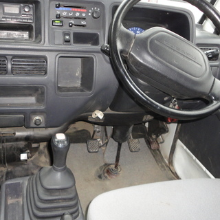 ☆彡サンバーバン４ＷＤ！スタッドレス７部山タイヤ１６ｙ燃費の５ＭＴ！！検３１年１月迄！の画像