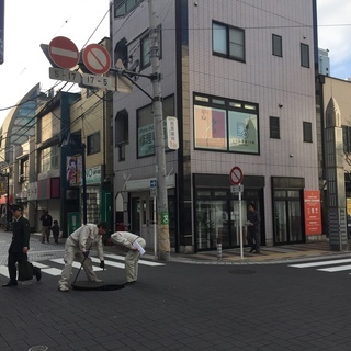 ベースメインゲート・ドブ板にあるiPhone修理15分