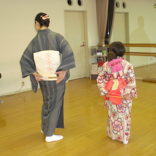 一人で着物が着られるようになり、優雅な立ち居振る舞いや礼儀が身につきます！の画像