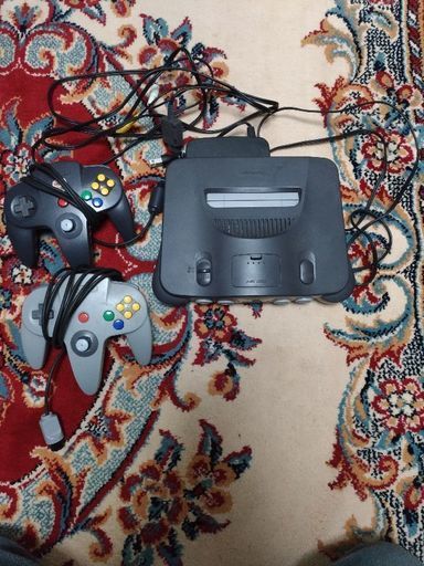 ニンテンドー64 本体とコントローラー