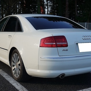 アウディー　Ａ８　白　フルレザー　総額92万円！の画像