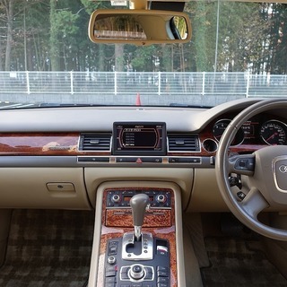 アウディー　Ａ８　白　フルレザー　総額92万円！の画像