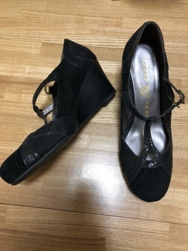 黒 パンプス