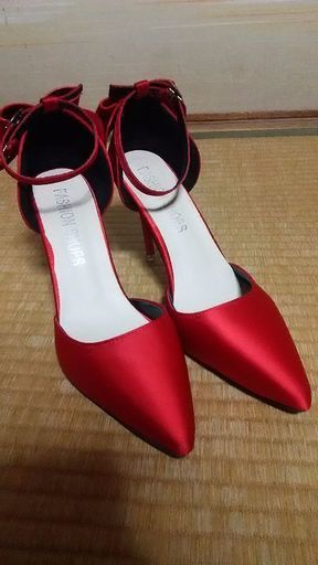 赤のピンヒール