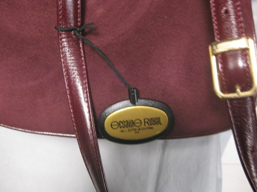 ハンドバッグ未使用　美品　箱入り　CSAIN　　ハワイのショップで買いました。