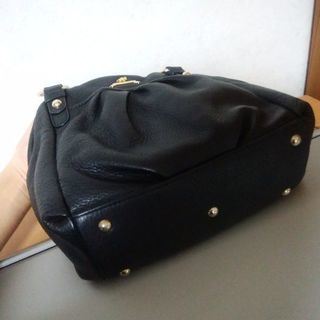 4℃ ロゴ入りレザーハンドバッグの画像