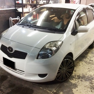 低走行で禁煙美車！車検付ヴィッツ！タイヤ新品１７インチ