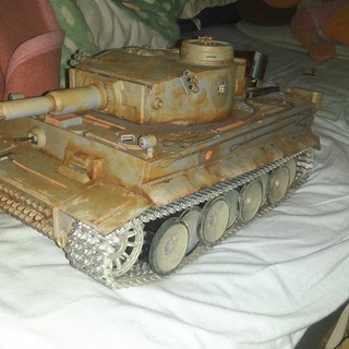戦車のラジコン好きな初心者を含めた方いますか？