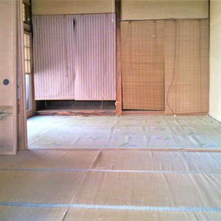◎冬に一軒家に引越ししましょう！キャンペーン中◎                                                     勝山市まちなか 昭和町  和室４部屋＋お風呂＋トイレ付　                激安一軒家３.９万円／月　            今なら、お引越しお祝金 ３．９万円プレゼント！  - 勝山市