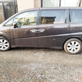 価格下げました！人気のステップワゴン！GLパッケージ  フルタイム4WD 8人乗り！室内美装で禁煙車使用の画像