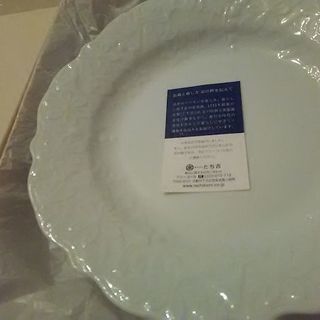 たち吉 新作❗ 新品未使用  フラワーリースサラダプレート 白いお皿の画像